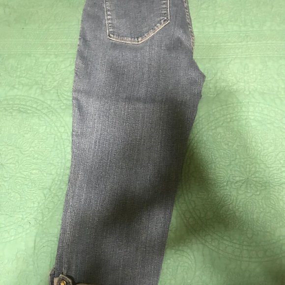 capris - Picture 2 of 2